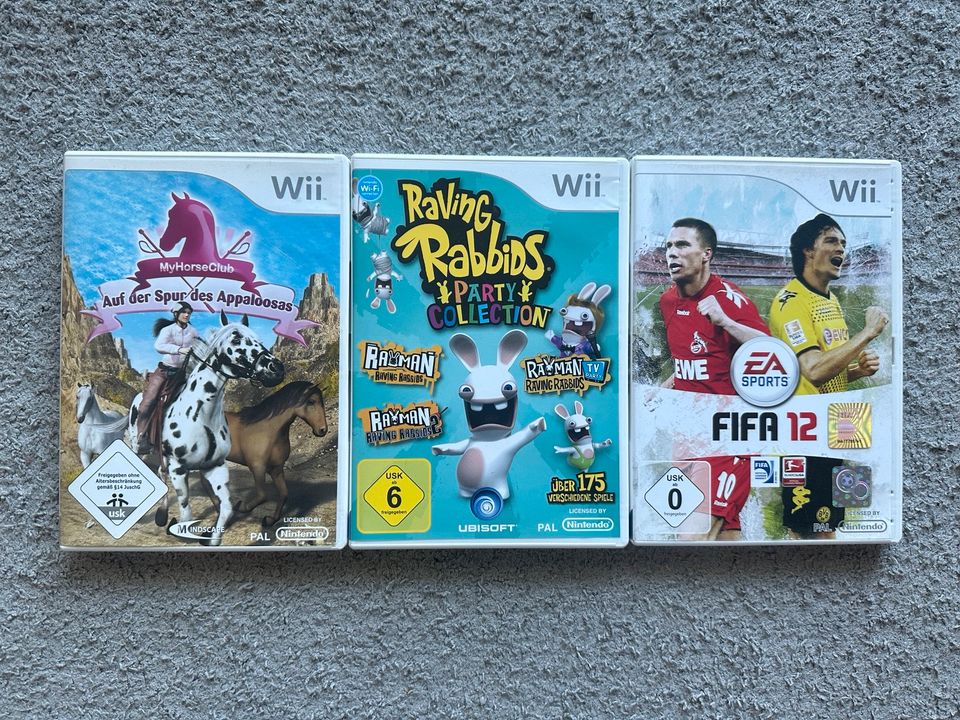 Wii Spiele Horse Club Raving Rabbits Party FIFA 12 in Meinerzhagen