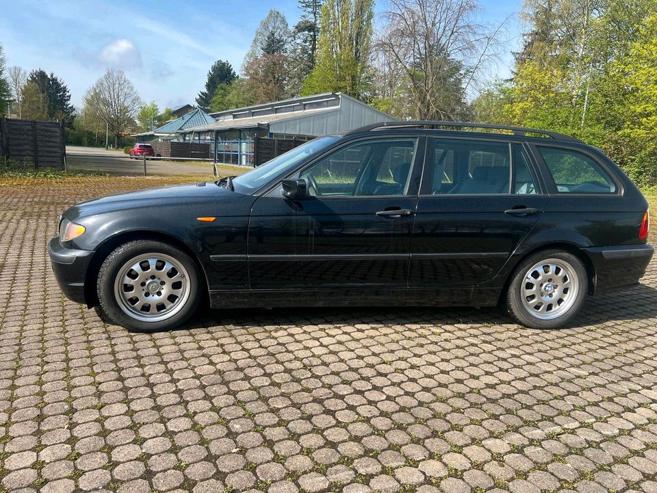 Bmw 320d touring tüv2025 ahk harman Kardon 6 Gang in Löhne