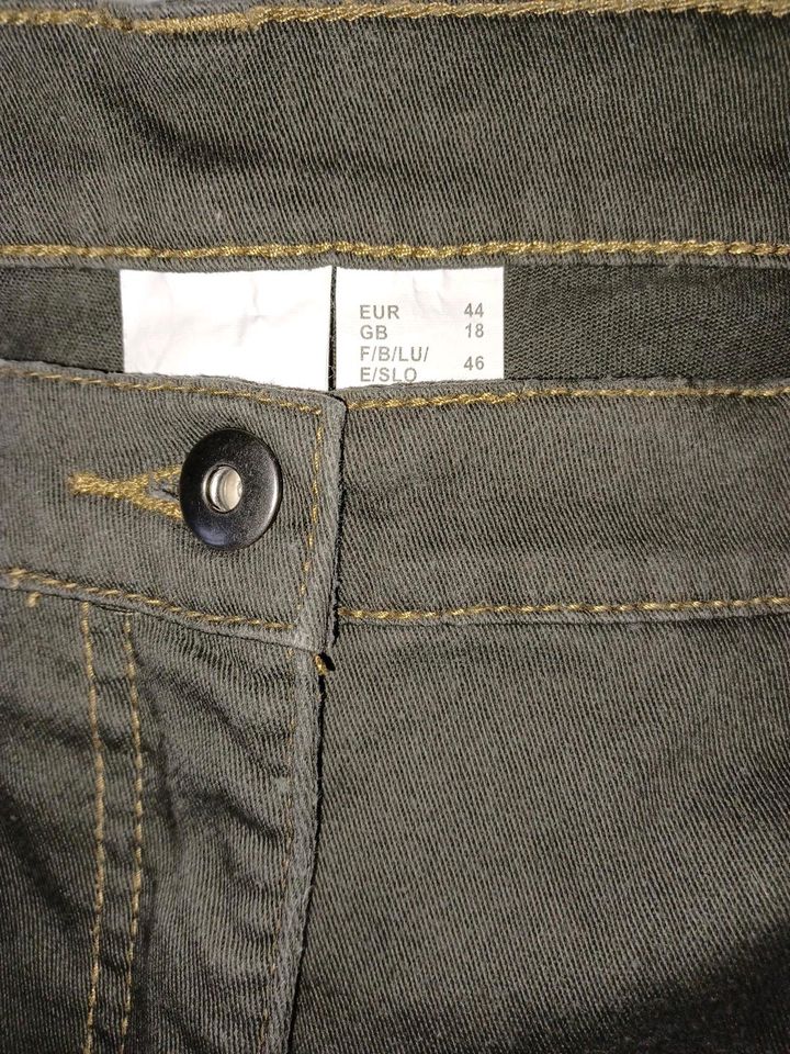 Jeans / Hose Gr. 44 in Neudorf-Bornstein