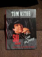 HANDSIGNIERTES TOM ASTOR BUCH - 50 Jahre Live On Stage Nordrhein-Westfalen - Schmallenberg Vorschau