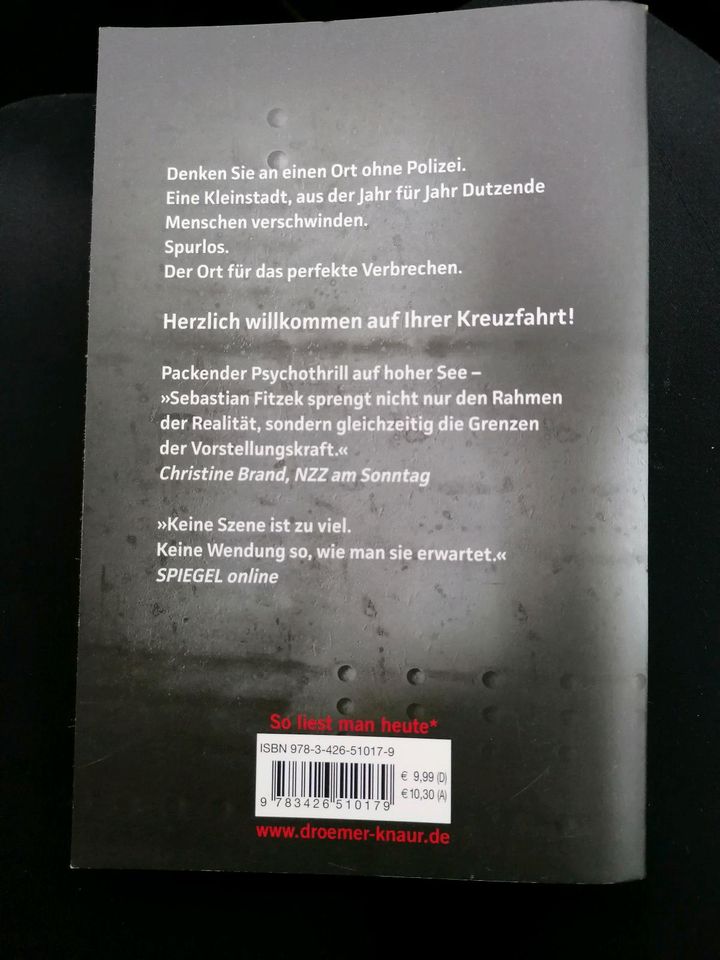 Sebastian Fitzek Buch "Passagier 23" in Stuttgart