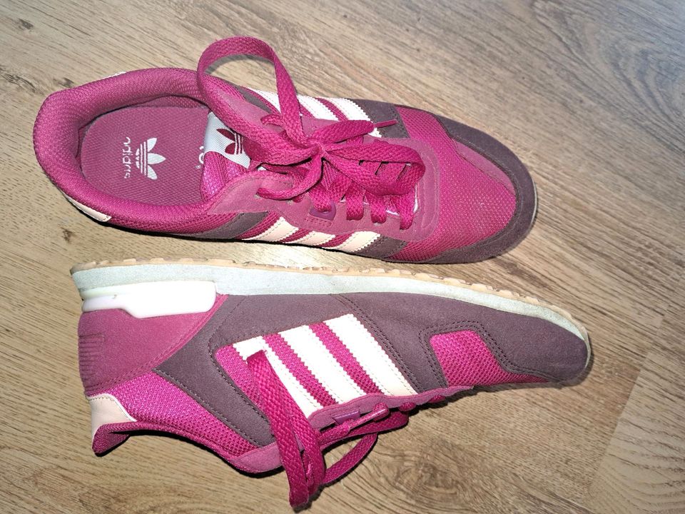 Adidas Sneaker / Sportschuhe in Bredstedt