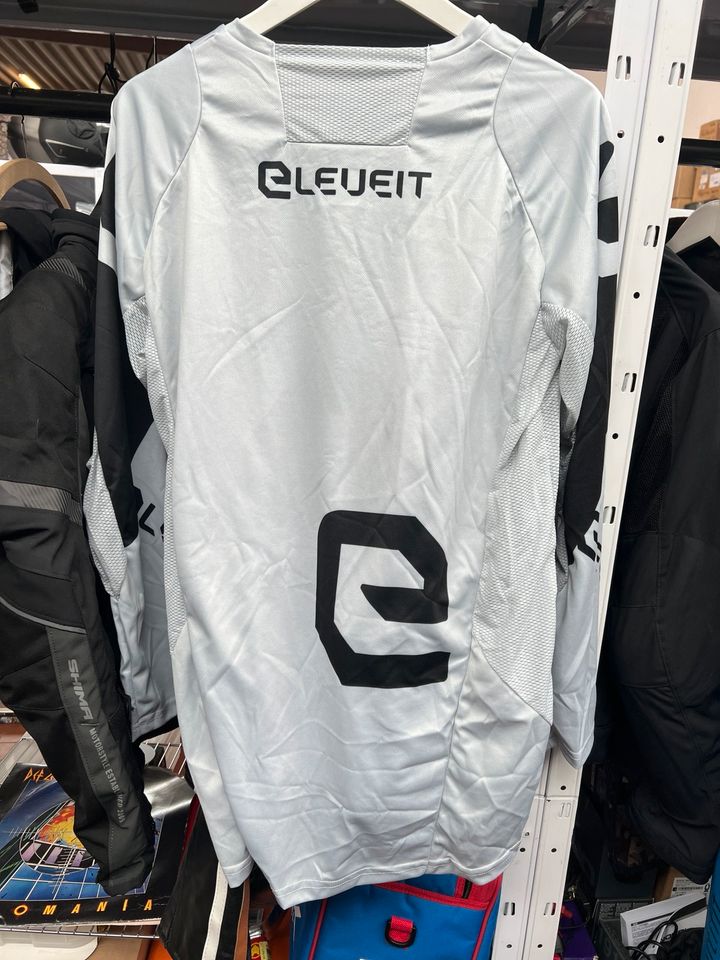 .Eleveit X Treme Jersey 23 Apparel LangarmShirt Größe M Neu in Hemslingen