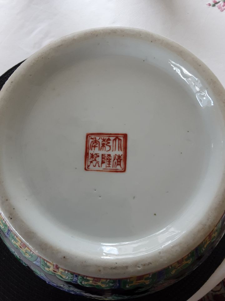 Alte chinesische Deckelvase Porzellan, Handbemalt in Ingelheim am Rhein