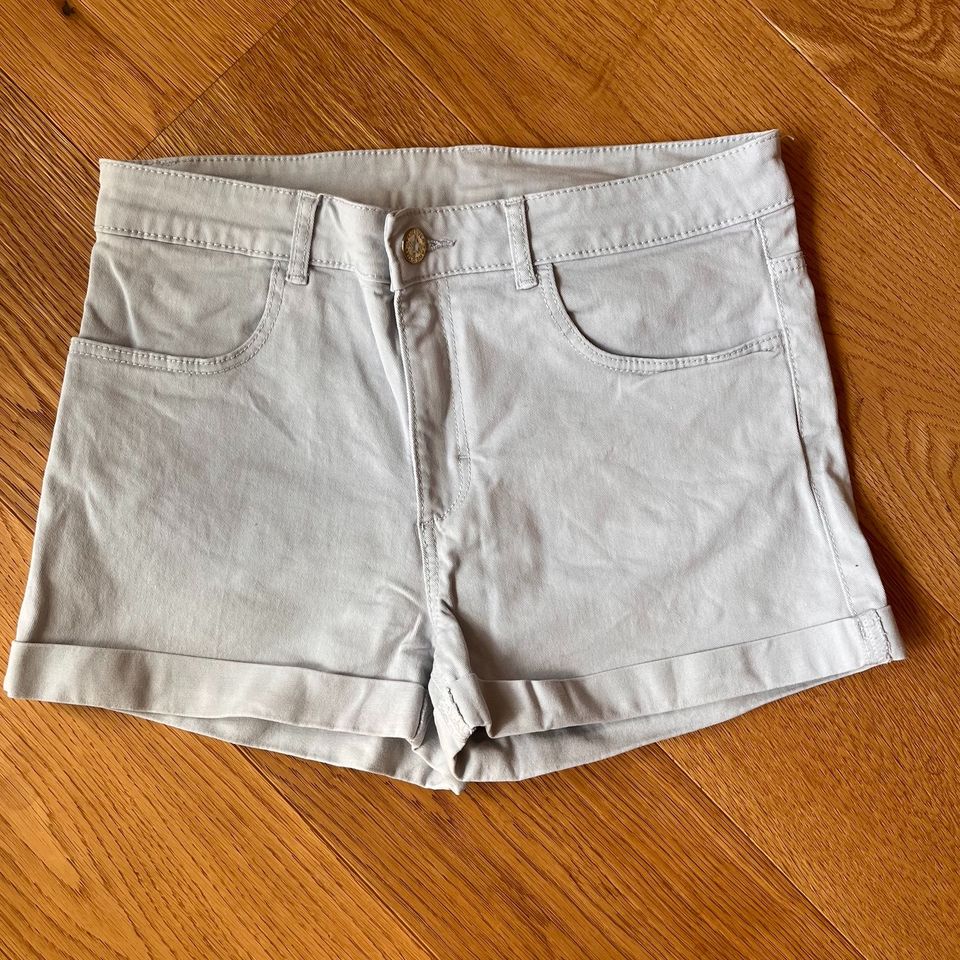 Shorts Gr. 164 hellgrau von H&M, wie neu in Hamburg