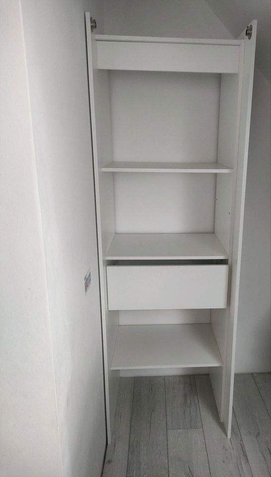 Offener Kleiderschrank in Niederkrüchten