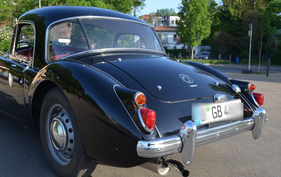 Schönes MG MGA Coupé in Berlin