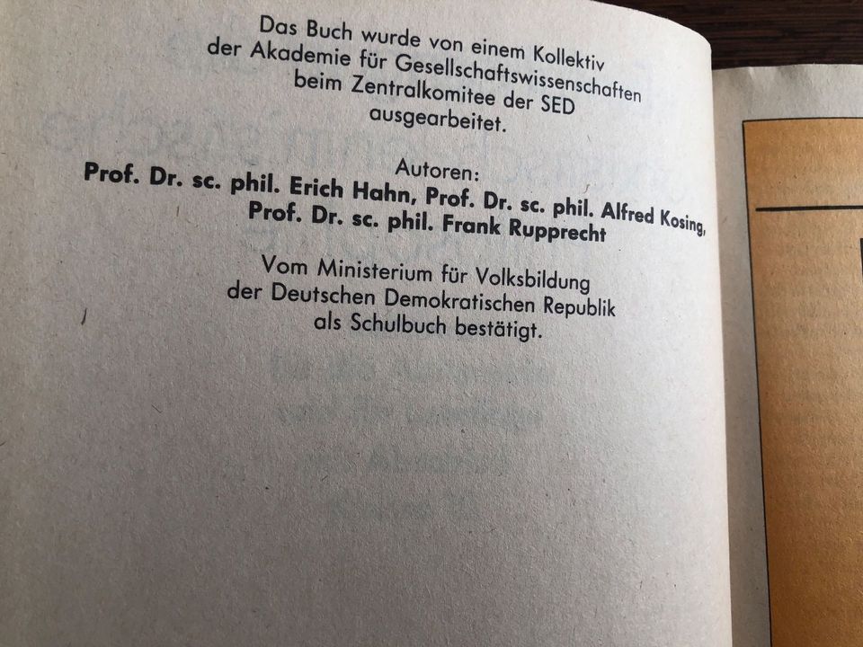 DDR Schulbuch-Staatsbürgerkunde, 9.Auflage 1988 in Potsdam