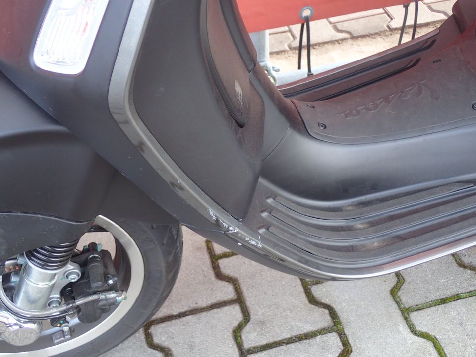 Vespa Primavera 125 Ez.2021 (leichter Schaden) in Mantel