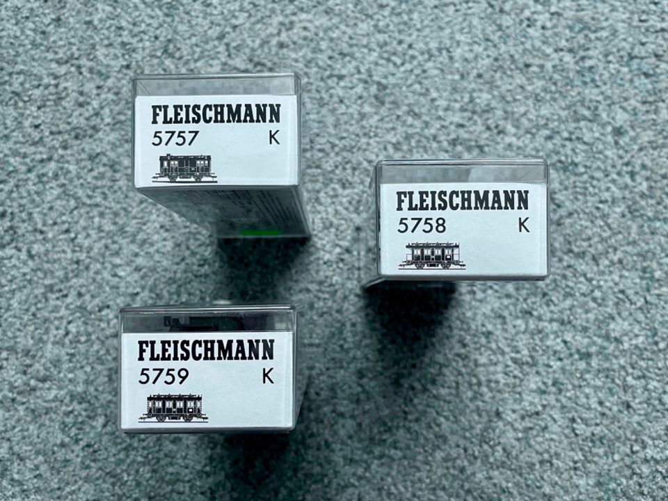 Fleischmann H0 Pack & Personenwagen der DR in Leuna