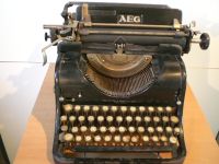 15 Schreibmaschinen 30-ger bis 70-ger Jahre AEG, Olympia, Mercede Nordrhein-Westfalen - Krefeld Vorschau