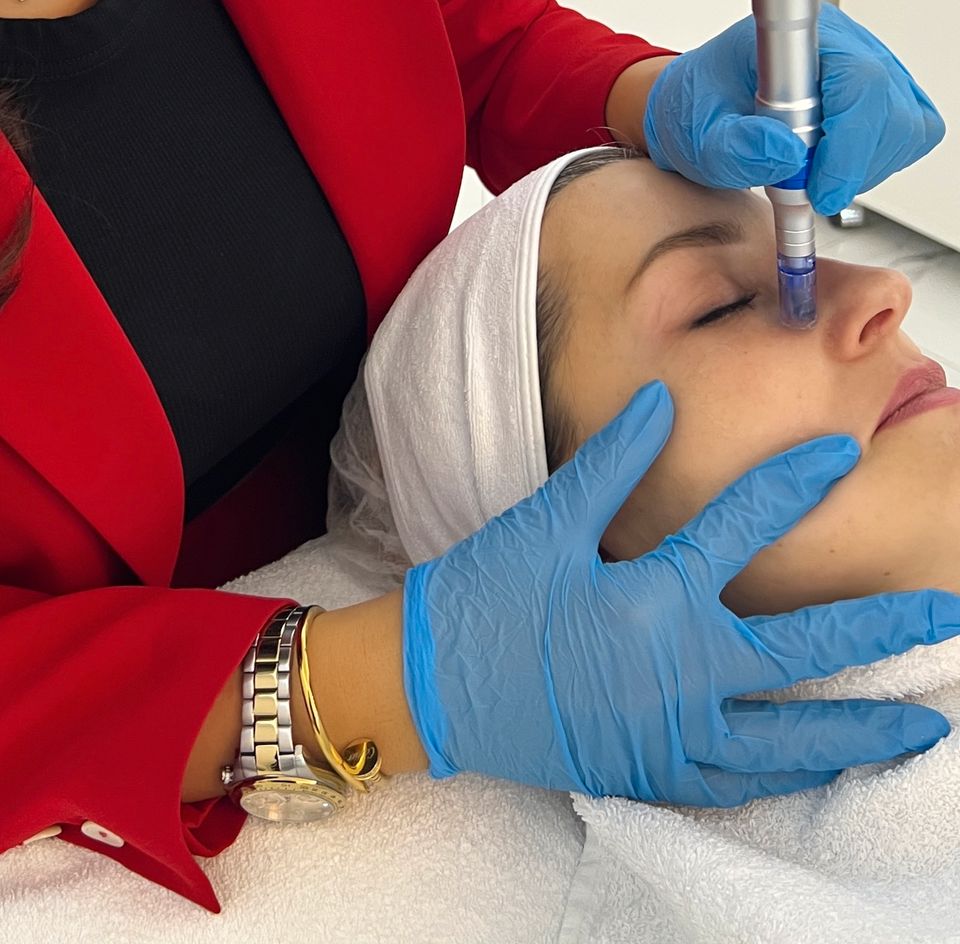 WIMPERNVERLÄNGERUNG/LASH-BROWLIFTING/MICROBLADING/MICRONEEDLING in Siegburg