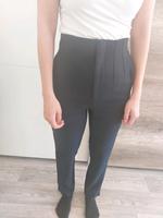 Stradivarius Stoff Anzug Hose marine blau Größe XS *NEU* Sachsen - Riesa Vorschau