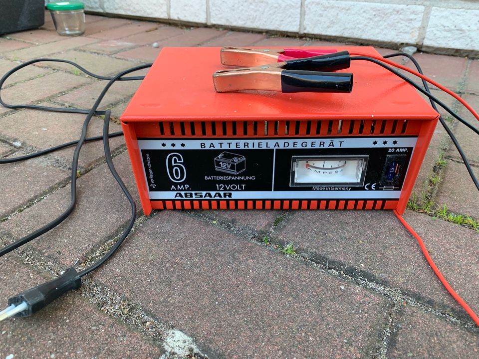 Batterieladegerät (12 Volt 6 AMP) in Lilienthal