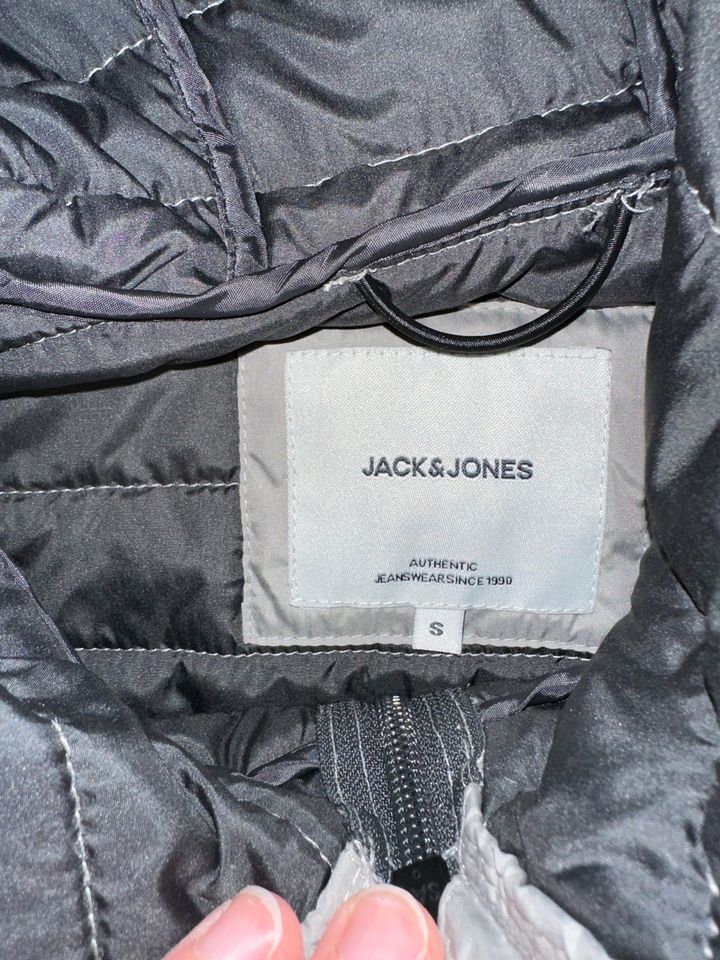 Jack & Jones Jacke Herren Steppjacke Übergang Gr S Kapuze NEI in Bad Aibling