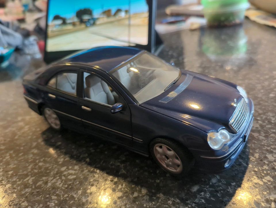 Mercedes Benz W203 C-Klasse 1:18 Modellauto Anson in Wesendorf