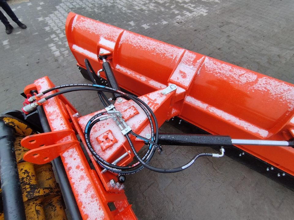 Gerade Schneeschild für Kramer Giant Faucheux Schneepflug in Neuhardenberg