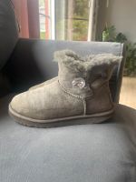 Ugg Boots, Gr. 38, Grau, Mini, mit Stein, Schleife Wandsbek - Hamburg Volksdorf Vorschau