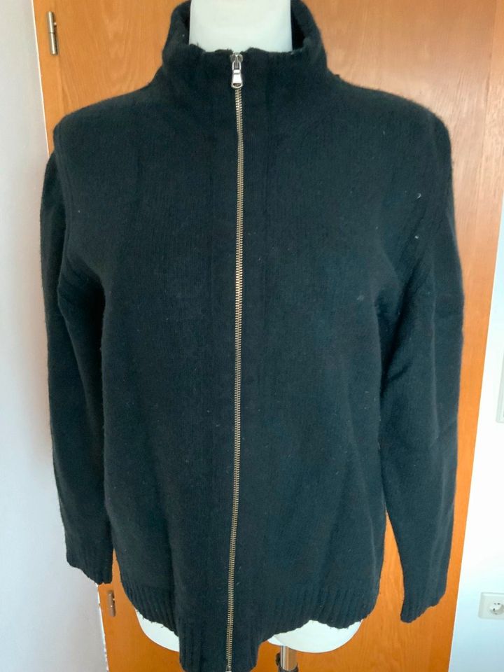 Herrenstrickjacke Größe M - Made in Italy - in Beilngries