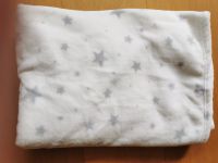 Fleece Decke Baby 80 x100 cm weiß mit grauen Sternen Nordrhein-Westfalen - Bad Laasphe Vorschau