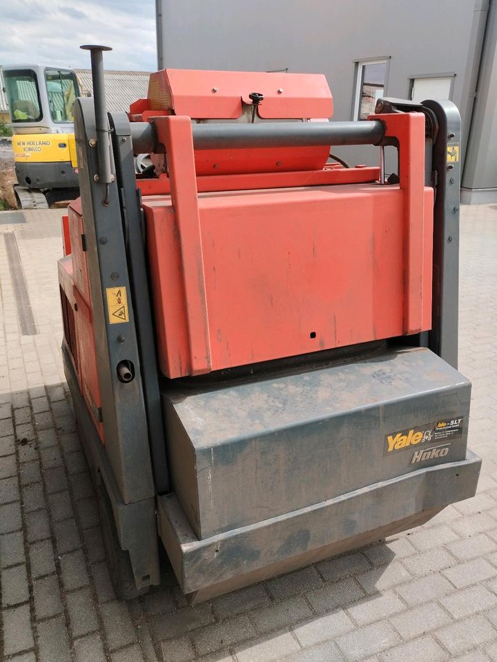 Kehrmaschine Hako Jonas 1450V Gas Baujahr 2009 in Moritzburg