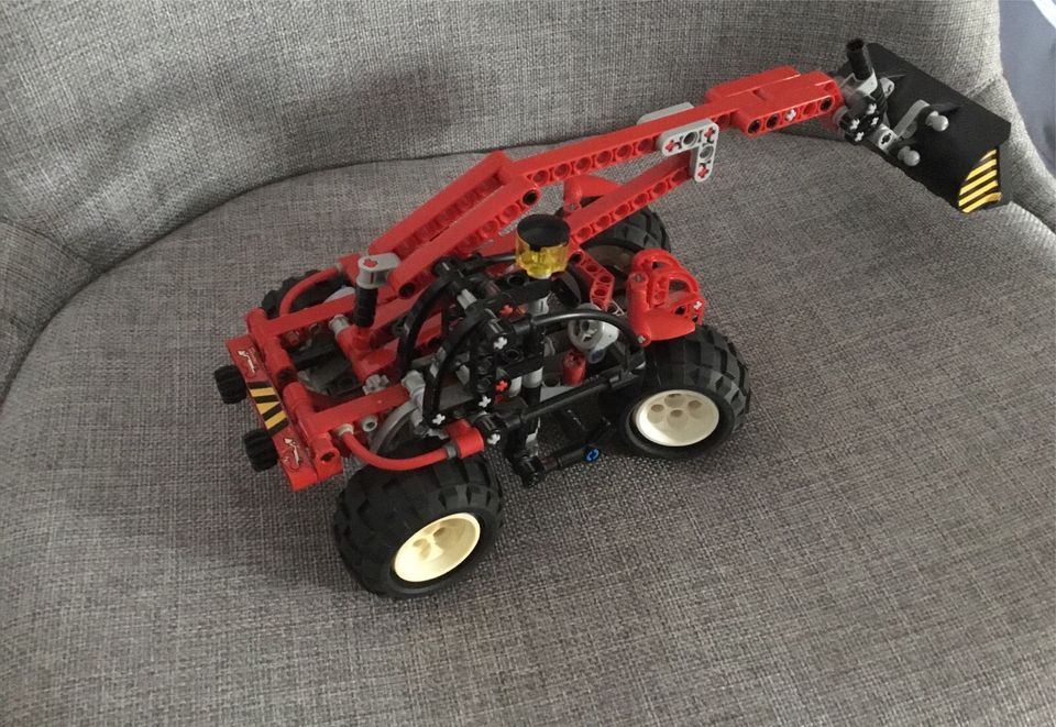 Lego Technik 8283. Schaufellader in Handewitt