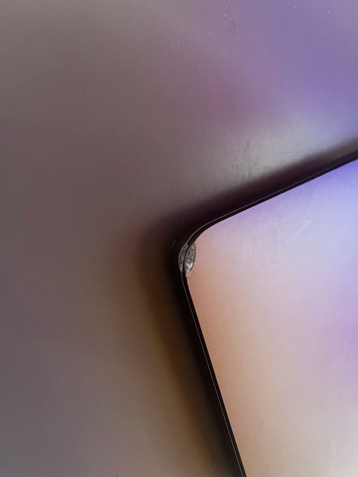 MacBook Pro 2016 i5, Grau, 13“, Bildschirm defekt in Fischbachau