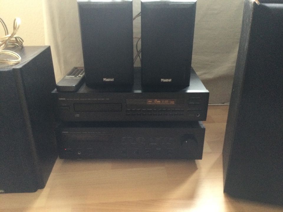 HiFi Anlage + CD Player + 4 Boxen mit Kabeln in Hennef (Sieg)