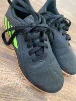 Adidas Kinder Fußballschuhe Hallensportschuhe Größe 31 Hessen - Büttelborn Vorschau