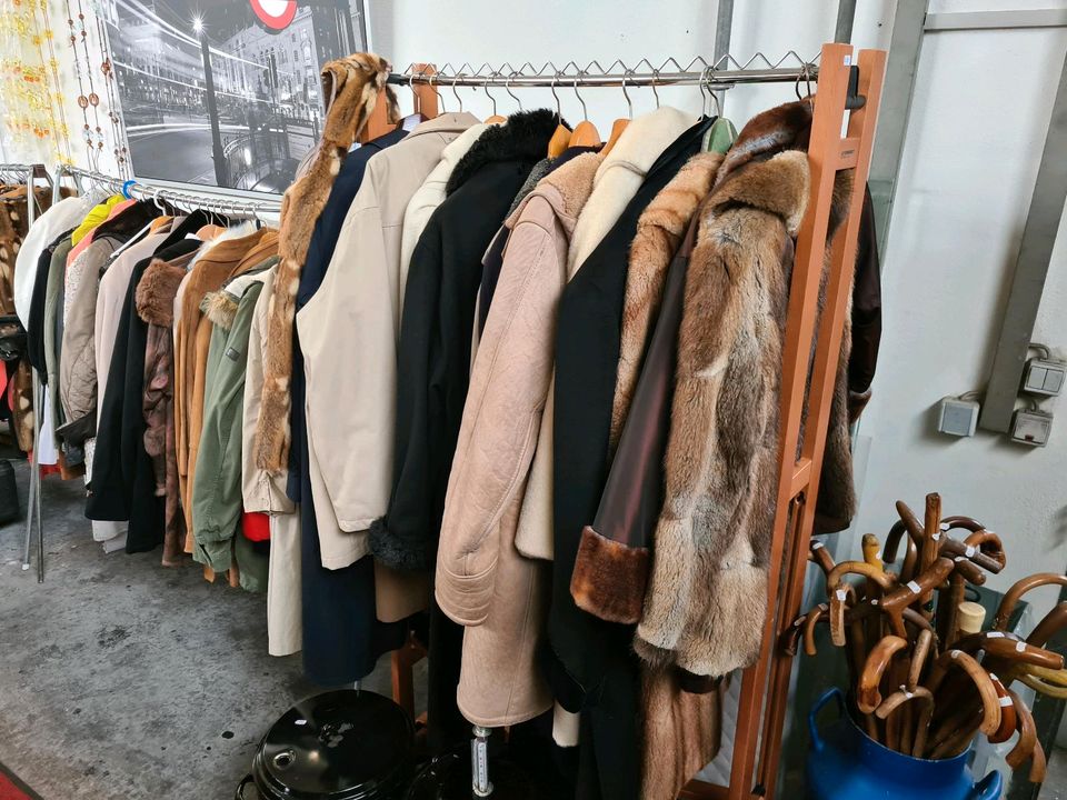 Verschiedene Kleidung - teilweise Vintage Mäntel Jacken in Erlangen