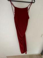 Enges Abendkleid mit Beinschlitz von Pull&Bear Bayern - Mainburg Vorschau