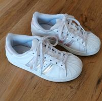 Adidas Superstar Turnschuhe Schuhe Gr. 31 eher 30 Herzogtum Lauenburg - Mölln Vorschau