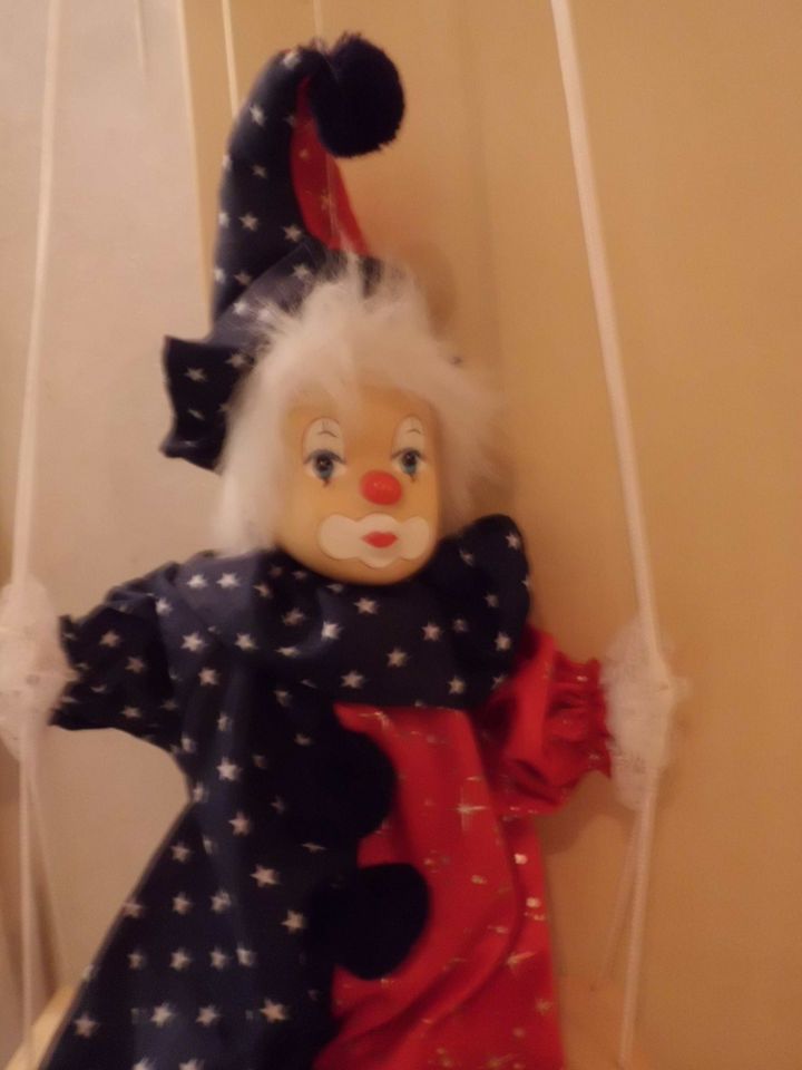 Clown auf Holzschaukel (nwtg.) in Deggingen