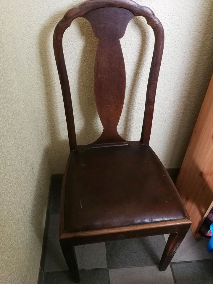 4 Stühle mit Leder Sitzfläche in Borken