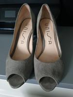 Unisa Pumps Damen gr. 38 beige Leder top Nordrhein-Westfalen - Alsdorf Vorschau