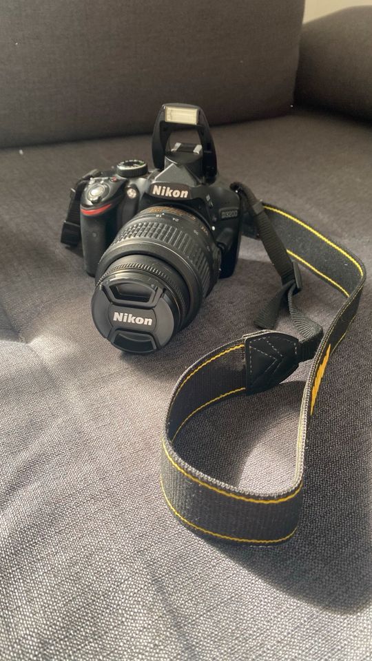 Nikon D3200 Spiegelreflexkamera inkl. AF-S DX 18-55 VR Objektiv in Buttenheim