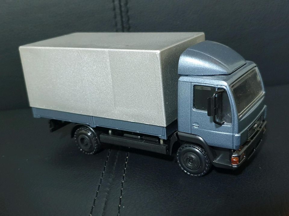 Sammler Modelle 1:50 aus Metall Baustellenfahrzeuge Bagger LKW in Neuhofen