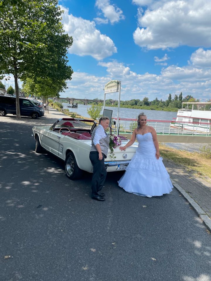 Mustang als Hochzeitsauto mieten - schickes weißes Cabrio mit V8 in Pirna