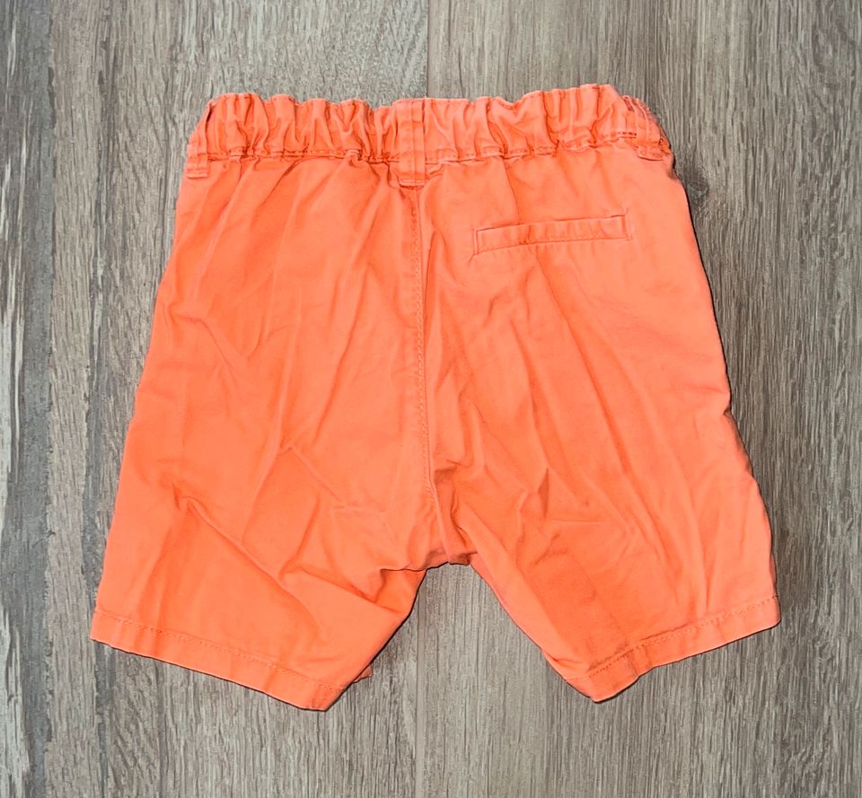 Shorts orange von H&M Gr. 86 in Hessisch Oldendorf