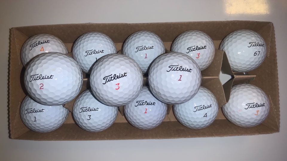 #12 Titleist Golfbälle in Top Qualität 13 Stück in Starzach