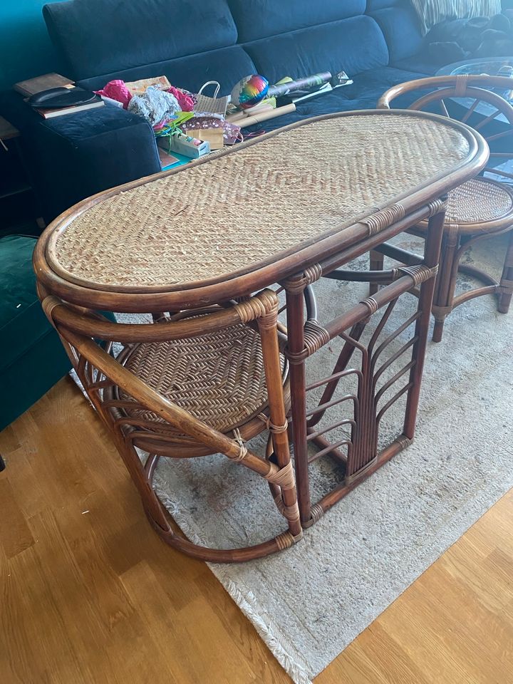 Vintage Rattan Tisch und Stühle in Berlin