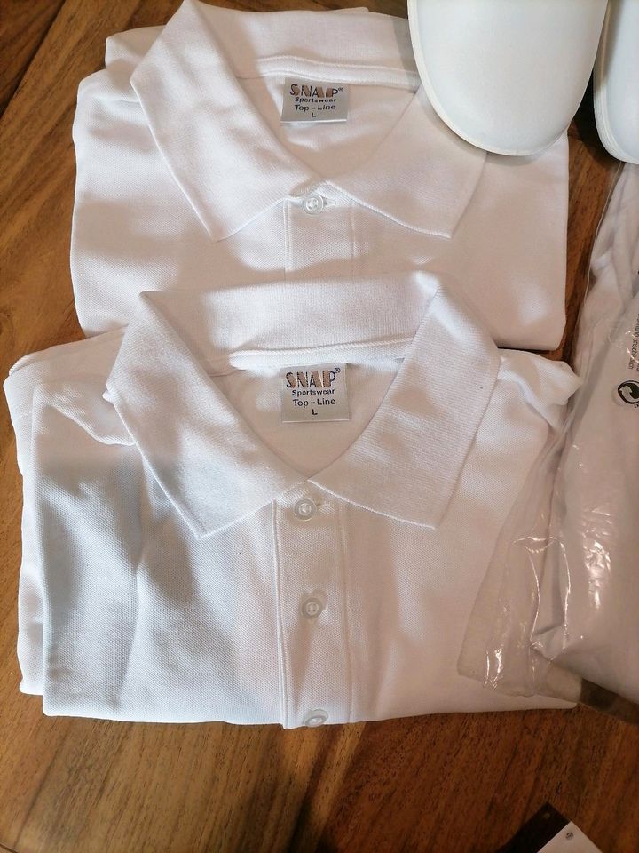 Pflegebekleidung weiß NEU 2x Poloshirts L, Hose + clocks Gr 40 in Uder