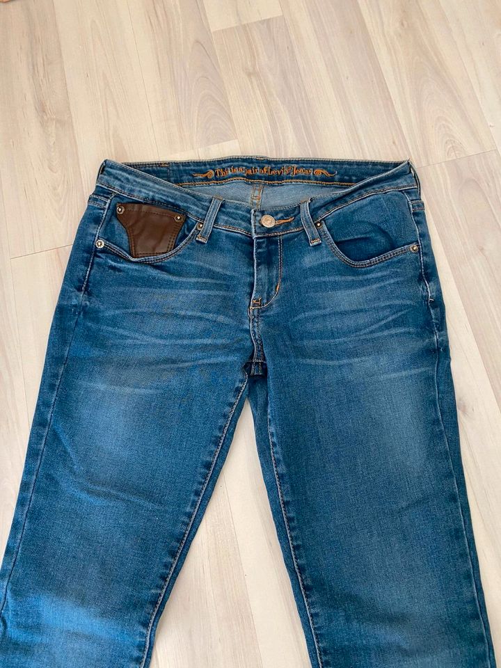 Levi's Jeans Jeanshose Gr: S- M blau mit Leder in Camburg
