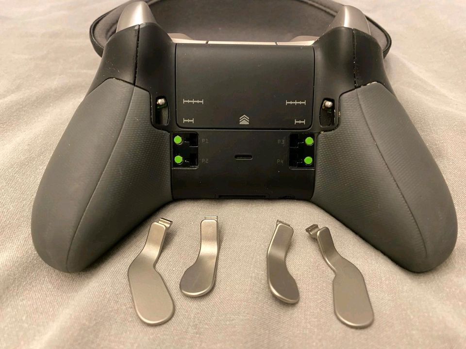 Xbox One X 1 Terabyte mit Elite Controller in Duisburg