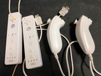 Wii Controller mit 2 Nunchuks je 2 Stück Nordrhein-Westfalen - Lüdenscheid Vorschau