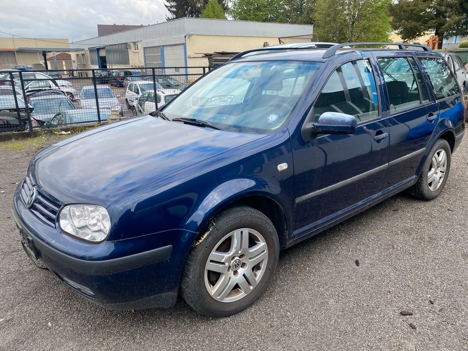 VW Golf 4 Kombi Blau | Schlachtfest Teile Heckklappe Türe Haube in Backnang