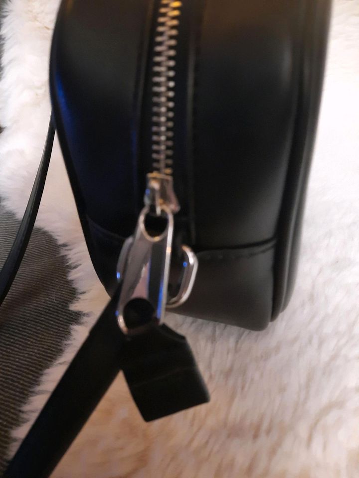 Neue Tommy Hilfiger Damen Handtasche!!! in Kritzmow