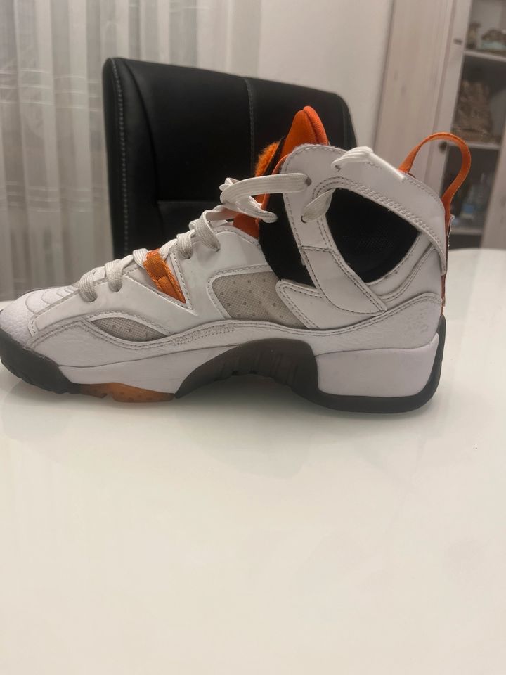Jordan Schuhe Größe 40 grey in Sonnenhof (bei Stuttgart)