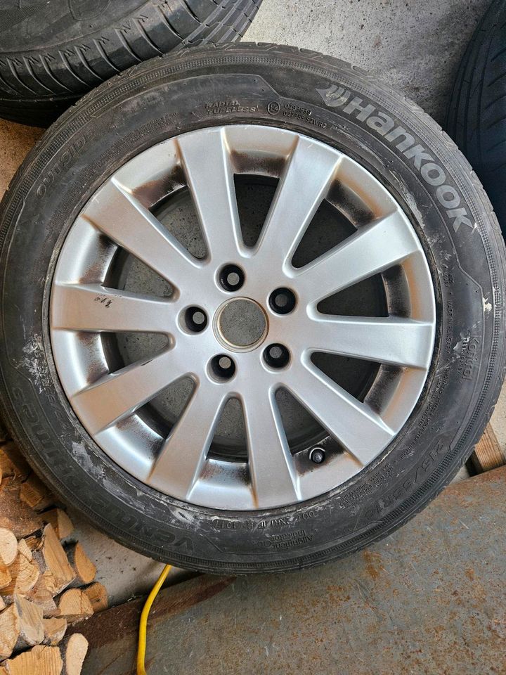 VW Passat B7 Alufelgen 4 x 215/55 R16 Sommerreifen. in Buttenwiesen