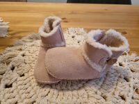 Original UGG Baby Boots Stiefel Schuhe Gr 20,5 WIE NEU Nordrhein-Westfalen - Neuss Vorschau